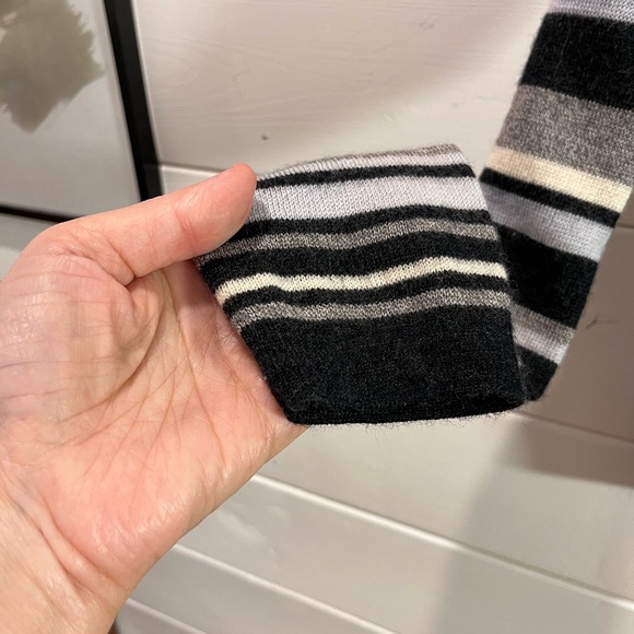 💙 NEVE DESIGNS – Wool Floral & Striped Cardigan (S/M) - Picture 6 of 8